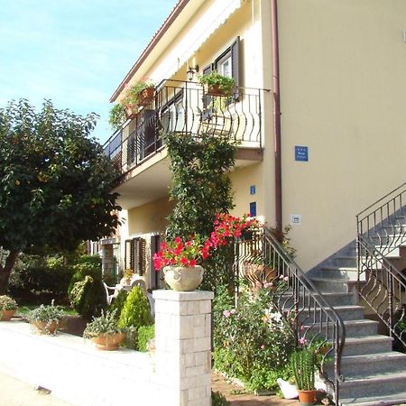 Apartment Complex Orzan Lovrecica Buitenkant foto