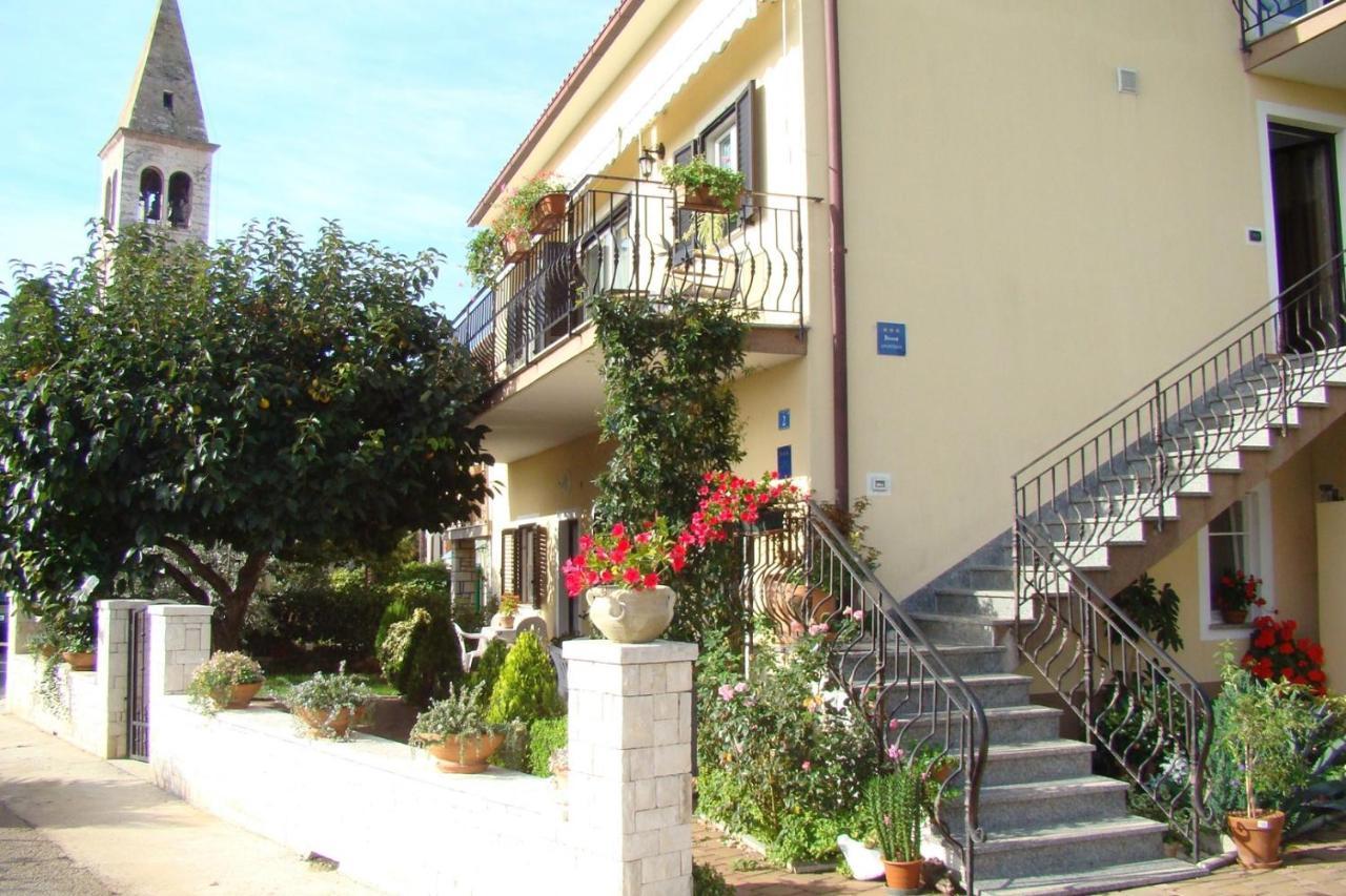 Apartment Complex Orzan Lovrecica Buitenkant foto